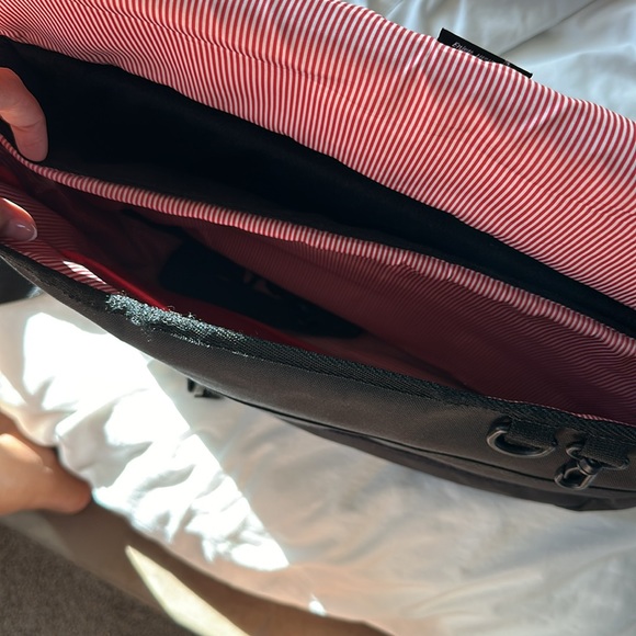 Herschel Supply Co Brand Messenger Crossbody Laptop Bag - Picture 3 of 6